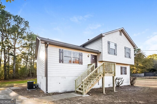 Building Photo - 2422 Range Heights Terrace