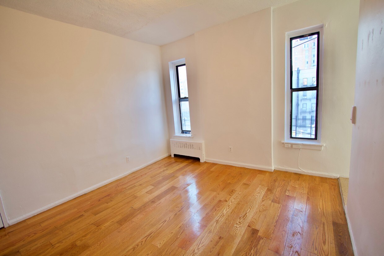 Primary Photo - 260 W 135th St