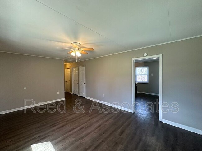 Foto del edificio - 6874 Commander Rd