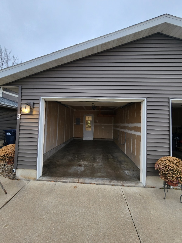 Building Photo - 1390 Daleview Dr