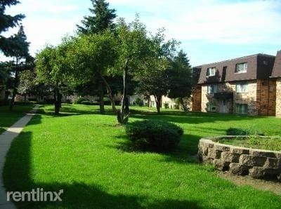 Primary Photo - 10028 Holly Ln