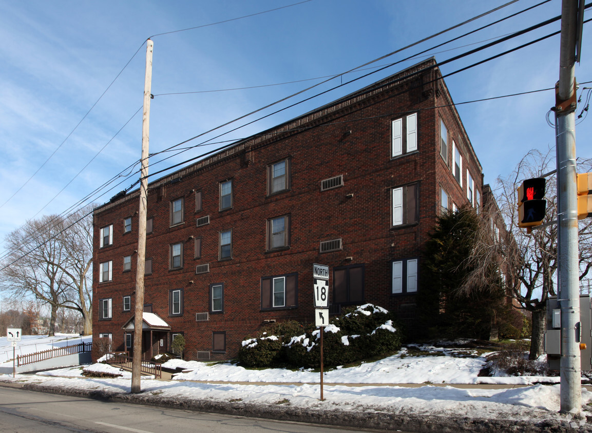 Primary Photo - 5 E Wallace Ave