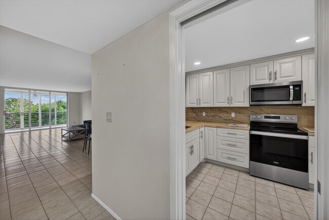 Building Photo - 3503 Oaks Way