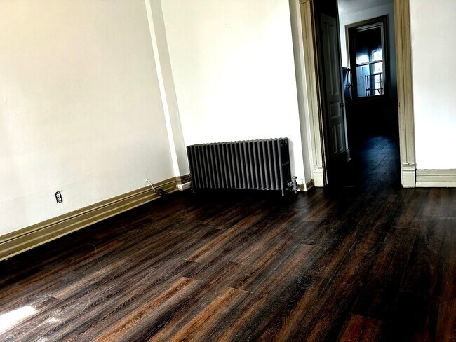 Foto del edificio - 2744 W 23rd St