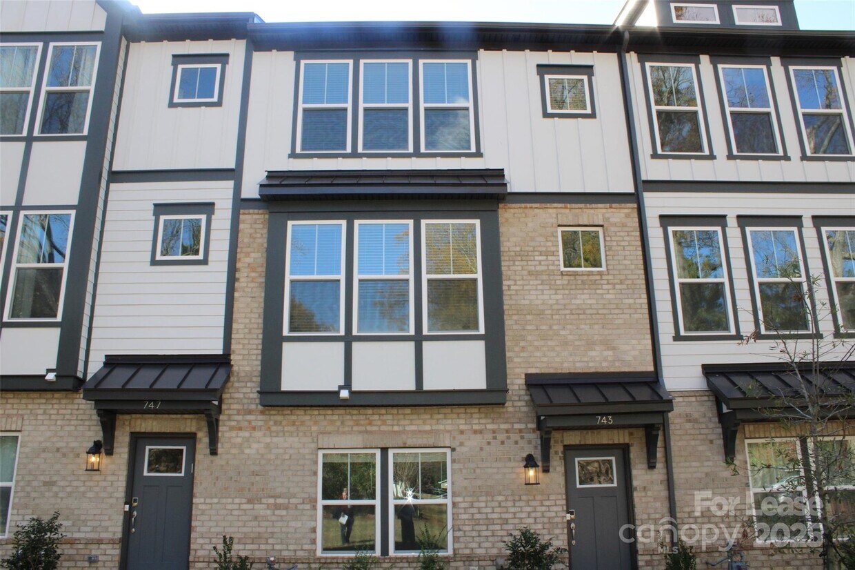 Primary Photo - 743 Hoke Ln