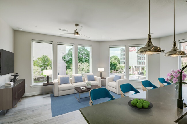 Building Photo - Spacious & Stylish Apt in Prime Galleria Area