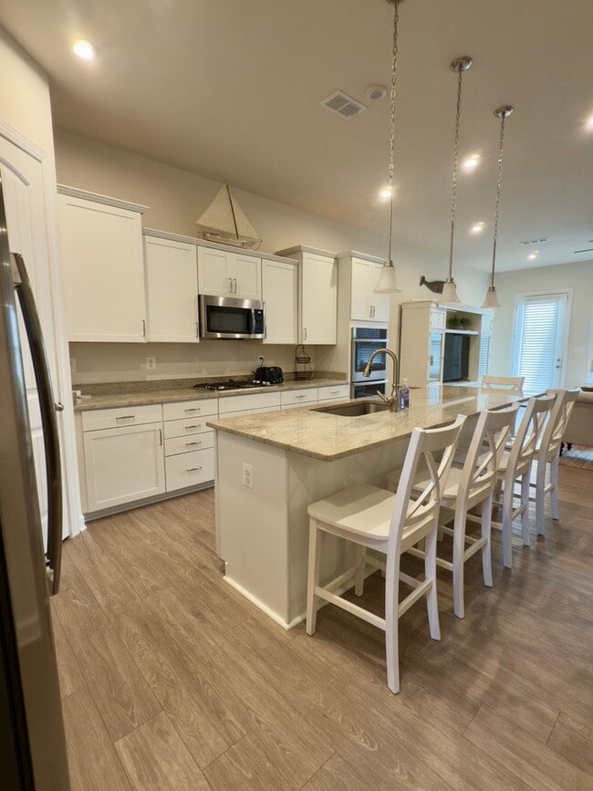 Building Photo - 37 Beach Club Ave