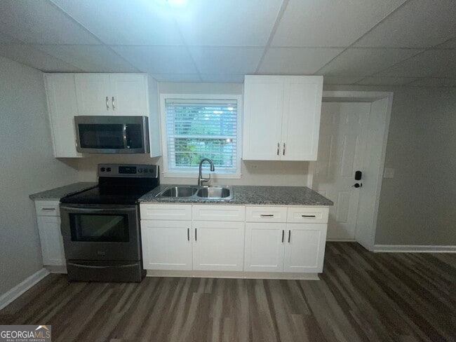 Building Photo - 310 Harris Manor Dr SW
