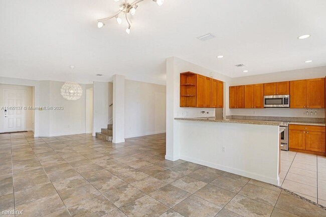 Building Photo - 4 br, 3.5 bath House - 7418 NW 108th Path