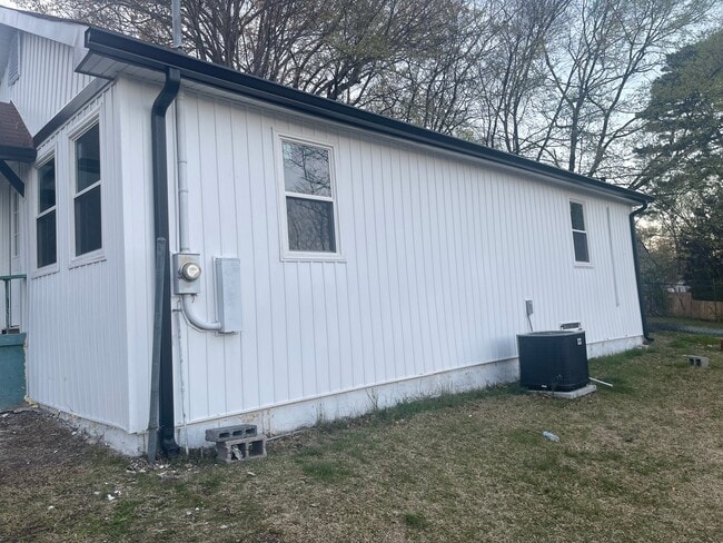 Photo - 609 Ledford St House