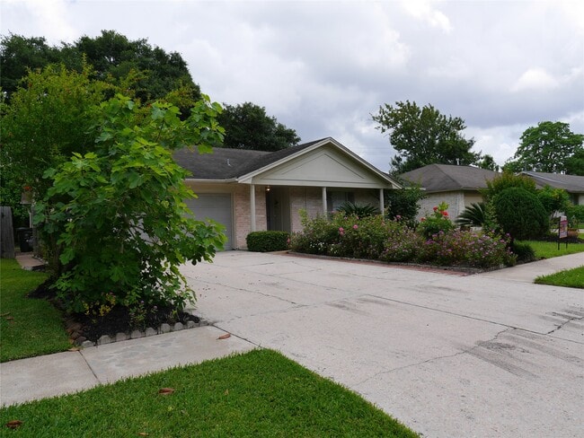 Foto del edificio - 13542 Fernhill Dr