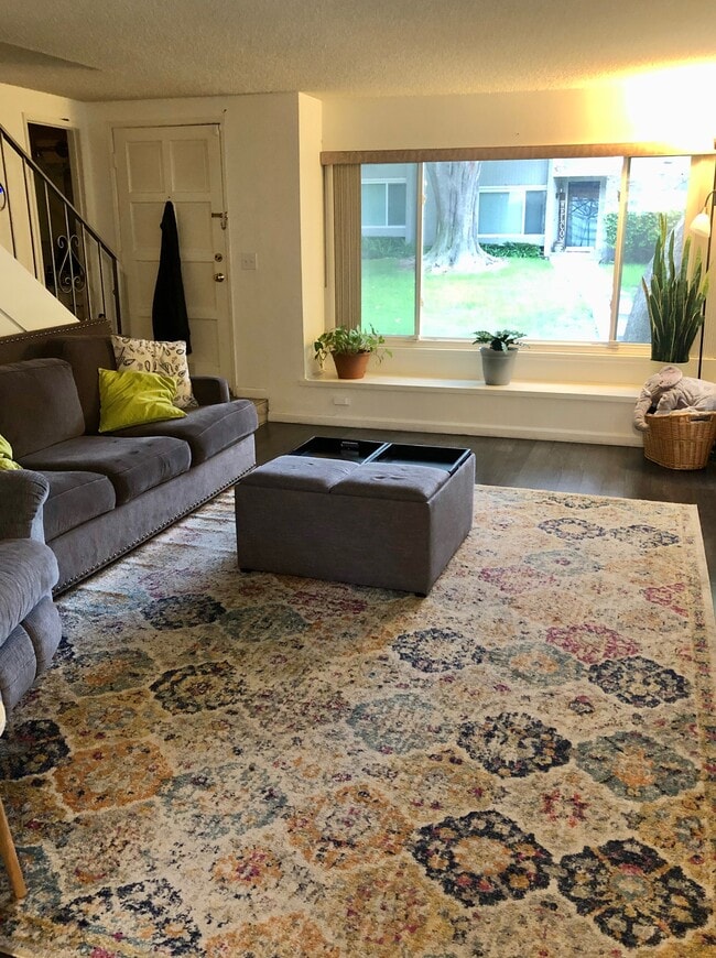 Living room - 15076 Varsity St