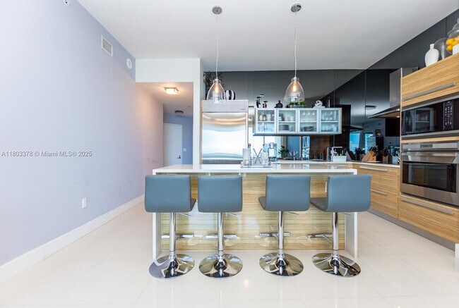 Photo - 2020 N Bayshore Dr Apartment