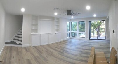 Building Photo - 1106 W 6th St