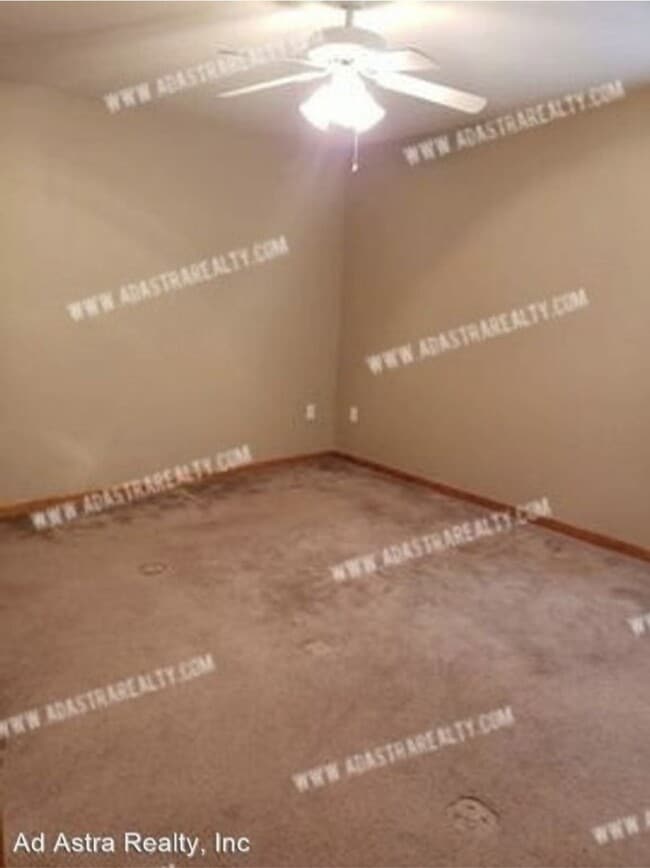 Building Photo - Beautiful Ranch Duplex in Edgerton-Availab...