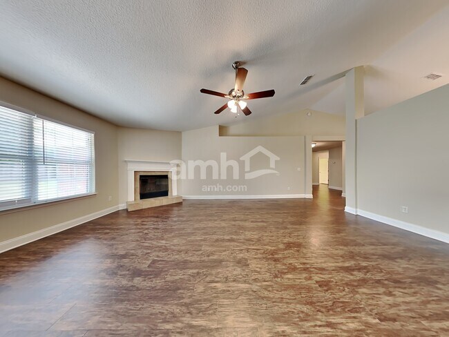 Building Photo - 3233 Silverado Cir