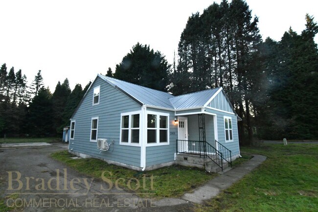 Foto del edificio - 4 bedroom home with air conditioning - Gre...