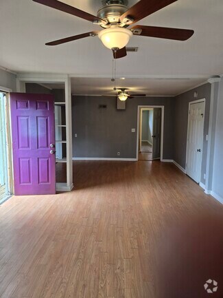 Building Photo - 207 Moncrief Ave