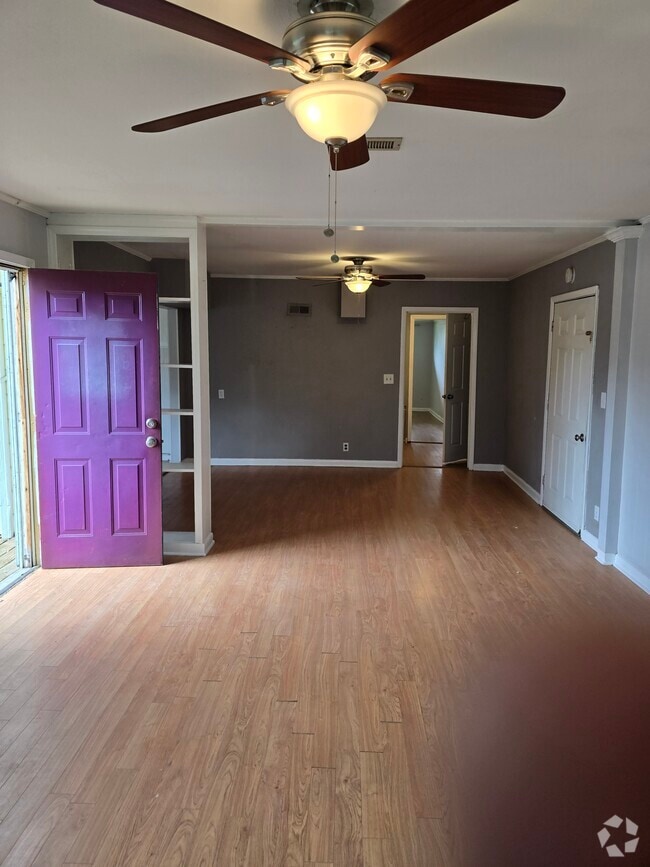Building Photo - 207 Moncrief Ave