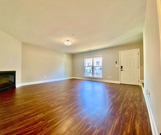 Building Photo - 1126 Maple Tree Ln