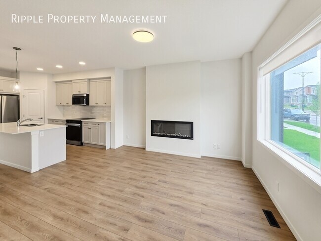 Photo du bâtiment - CHARMING 3 BEDS, 2.5 BATHS SINGLE-FAMILY HOME | MODERN COMFORT IN AIRDRIE
