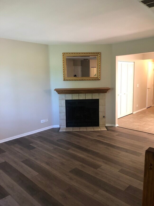Building Photo - 63 Le Jardin Ct