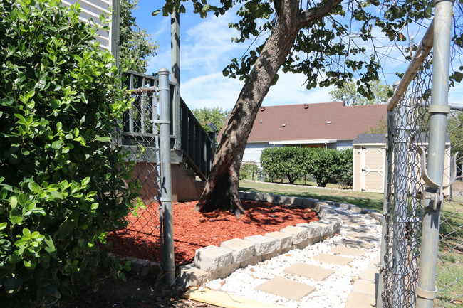 Building Photo - Nesbitt Ln