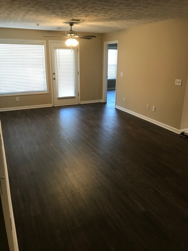 Foto del edificio - 430 W Magnolia Ave