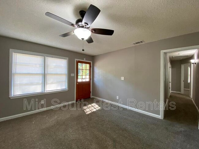 Building Photo - 3643 Debby Dr