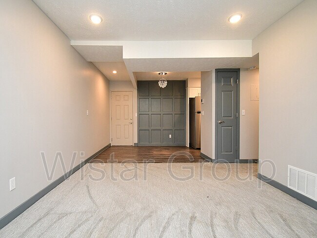 Building Photo - 542 Park Ave