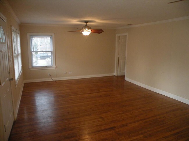 Building Photo - 1527 Sam Houston Ave