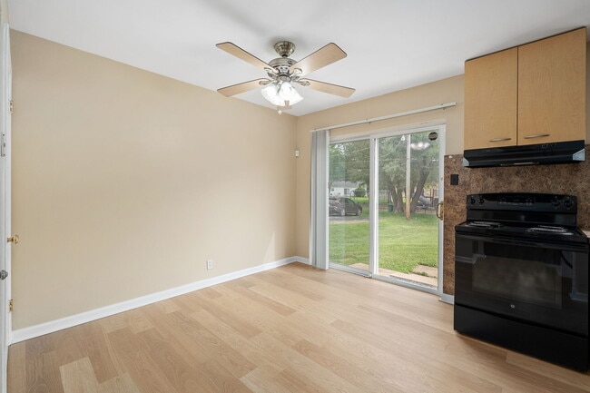 Foto del edificio - 447 Olian Dr