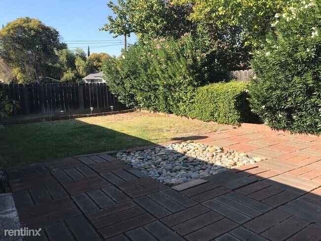 Building Photo - 3 br, 1.5 bath House - 3125 Mount Diablo St