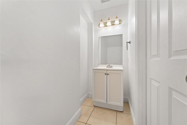 Foto del edificio - 10819 NW 51st Ln