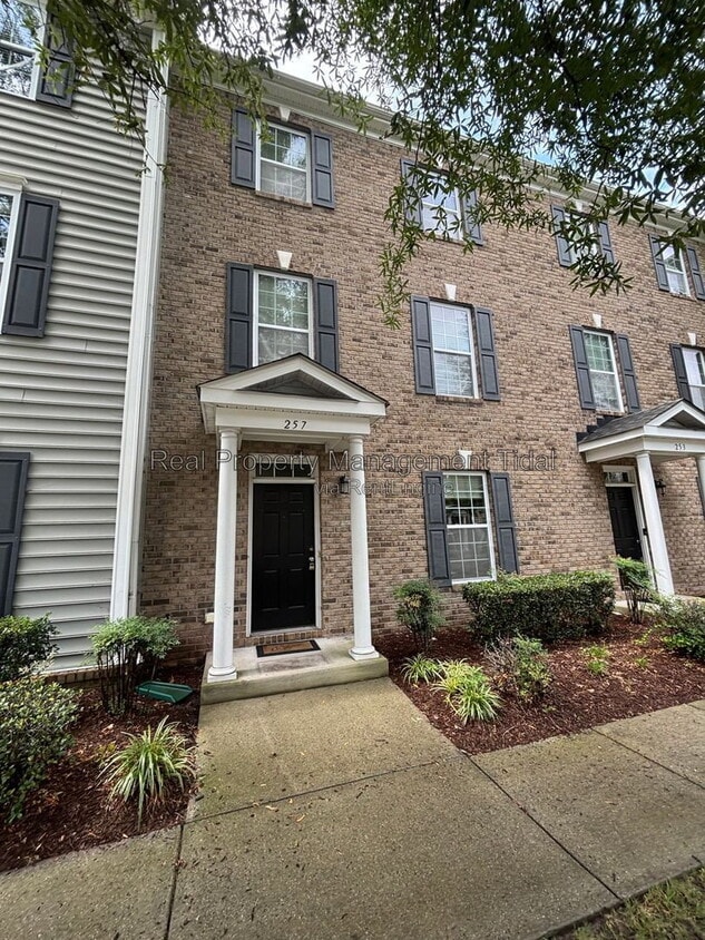 Photo - 257 Carnelian Street