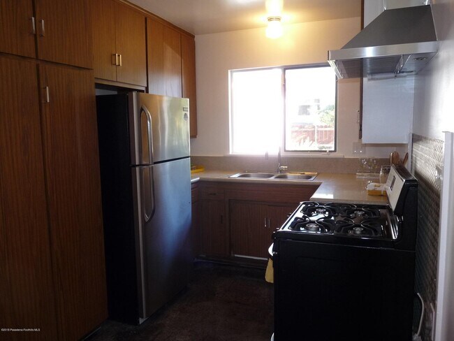 Kitchen - 819 Morada Pl