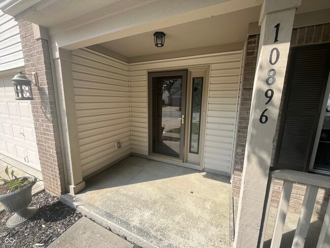 Building Photo - 10896 Riverwood Blvd