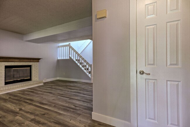 Building Photo - Inviting 3-Bedroom, 2-Bathroom Home in Desirable Parkwood East