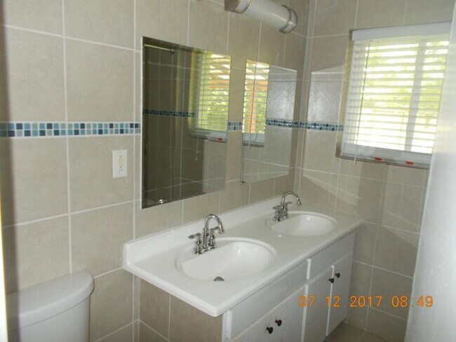 Foto del edificio - 112 Myra Lou Ave