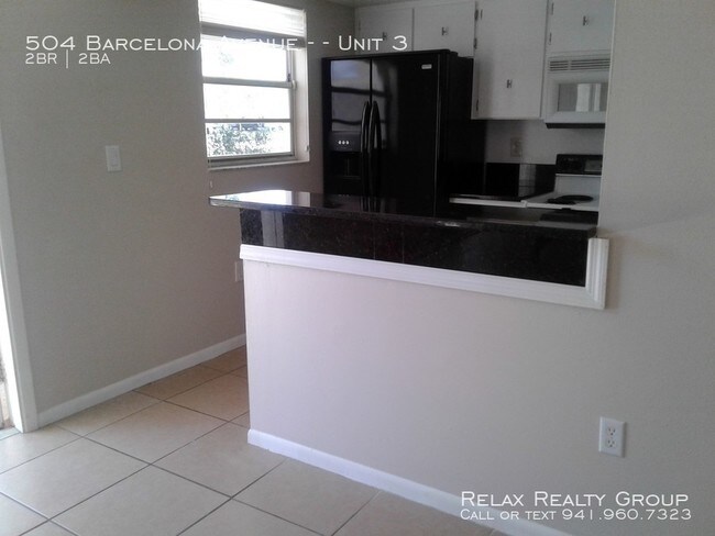 Building Photo - Island living 2 bedroom 2 bath