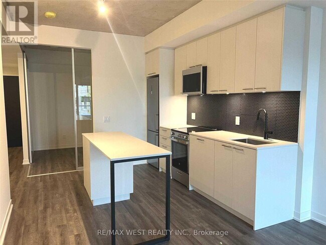 Building Photo - 1808 St Clair Ave W