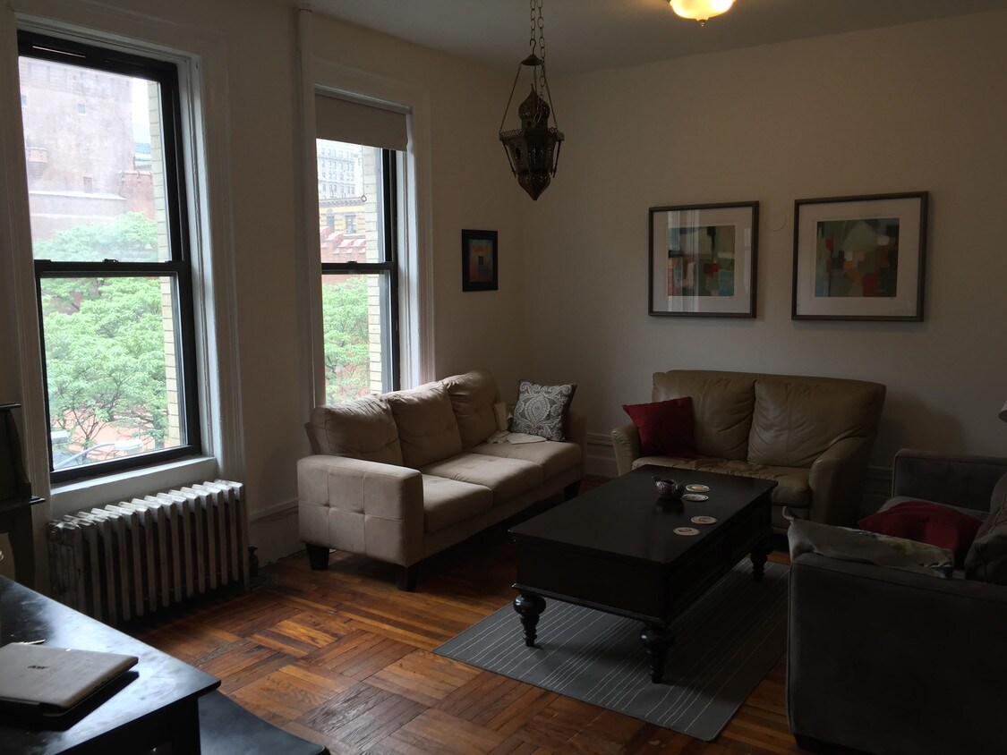 Primary Photo - 57 E 95th St