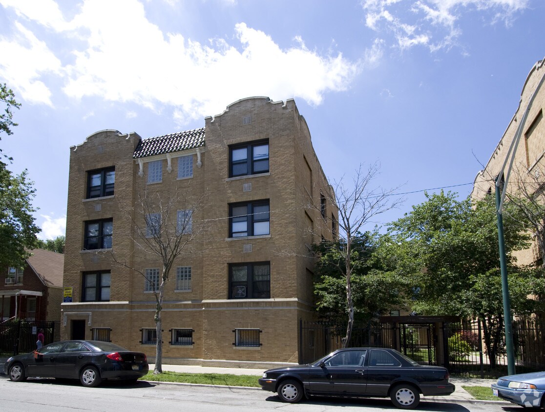 Primary Photo - 7546-7558 S Coles Ave