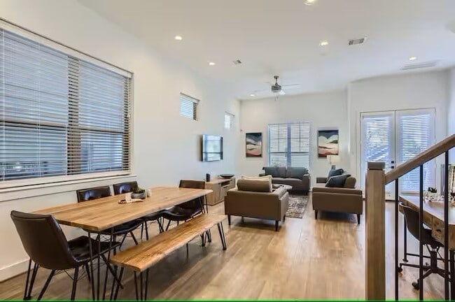 Building Photo - 1528 Chestnut St