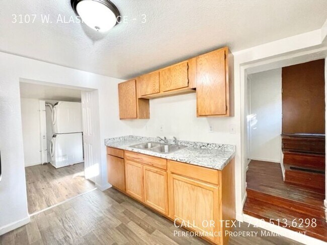 Building Photo - Garden Level Unit With PRIVATE FENCED IN Y...