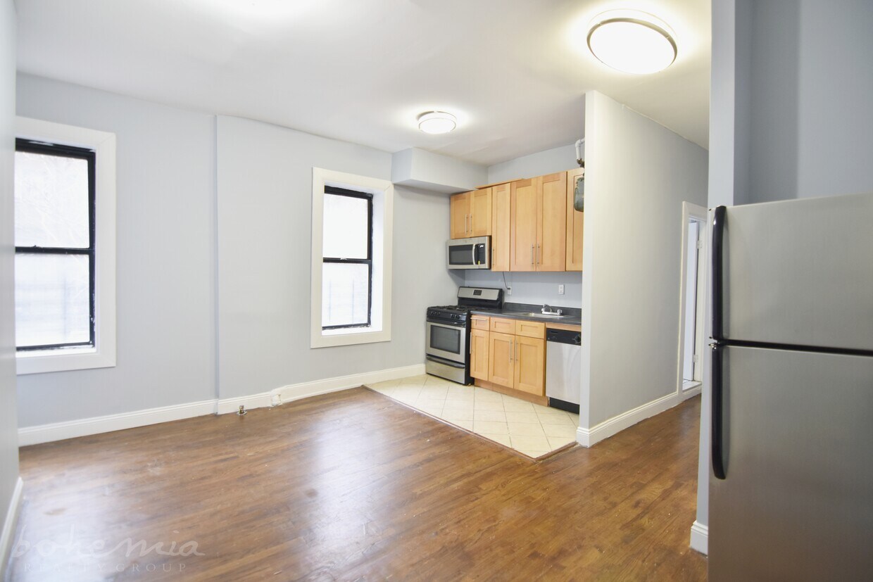 2 Pinehurst Ave Unit B6, New York, NY 10033 Room for Rent in New