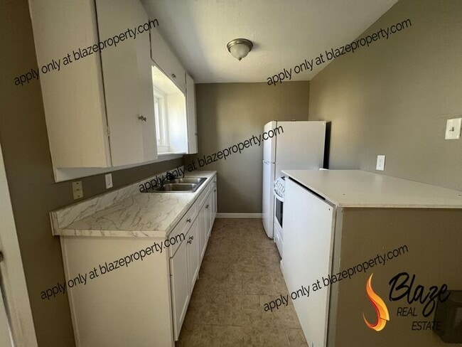 Foto del edificio - New Management, New Look, New You!