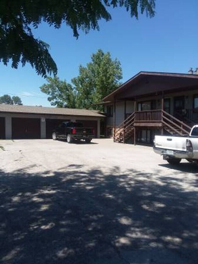 Building Photo - 405 S 19th Ave