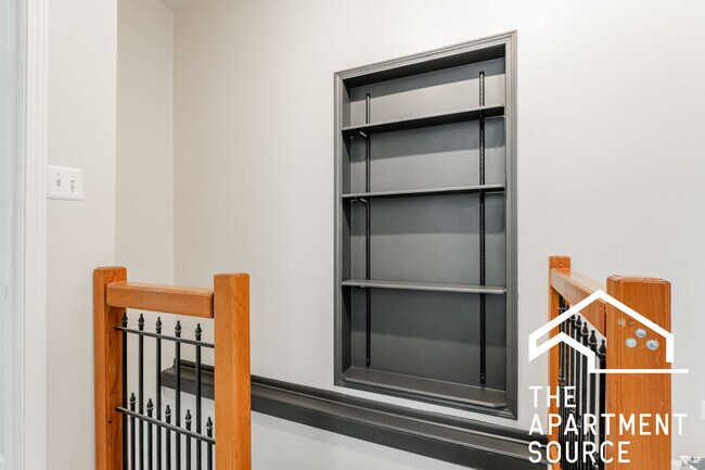 Building Photo - 1309 N Maplewood Ave
