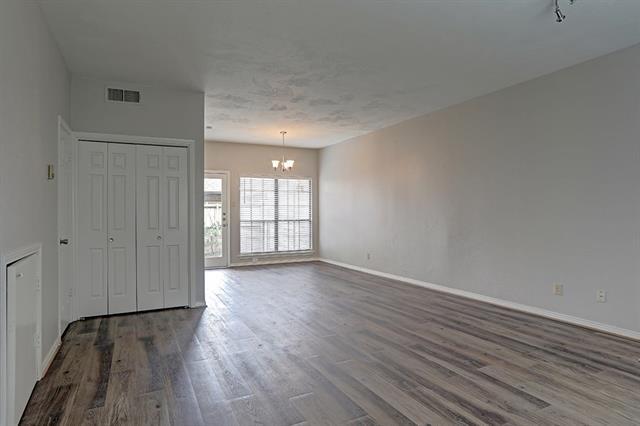 Building Photo - 9910 Royal Ln